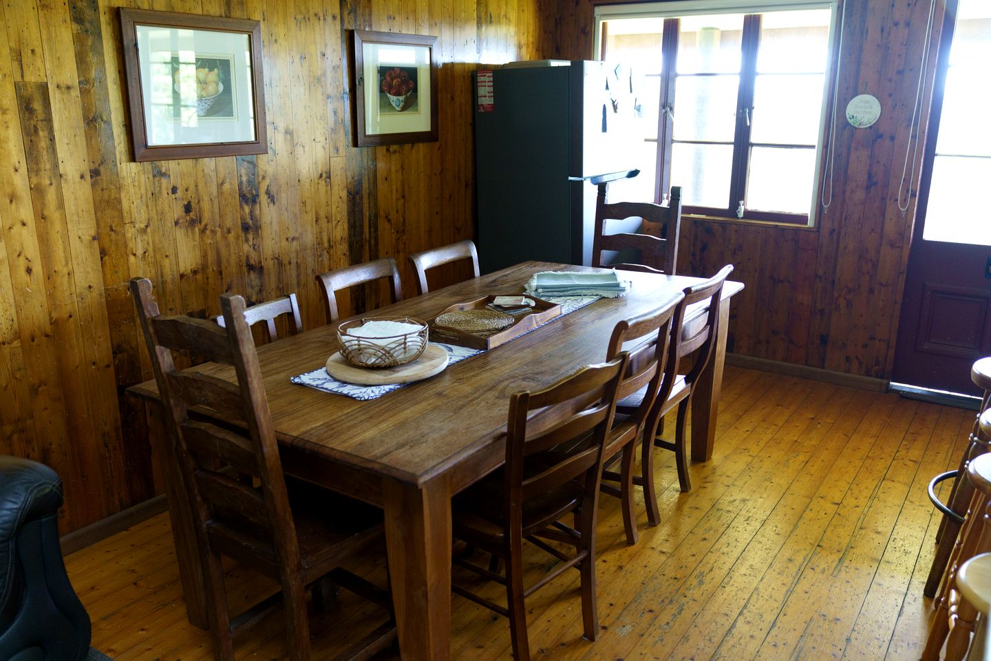 Charming Cottage Rental with Views of the Blue Mountains in Berambing, New South Wales