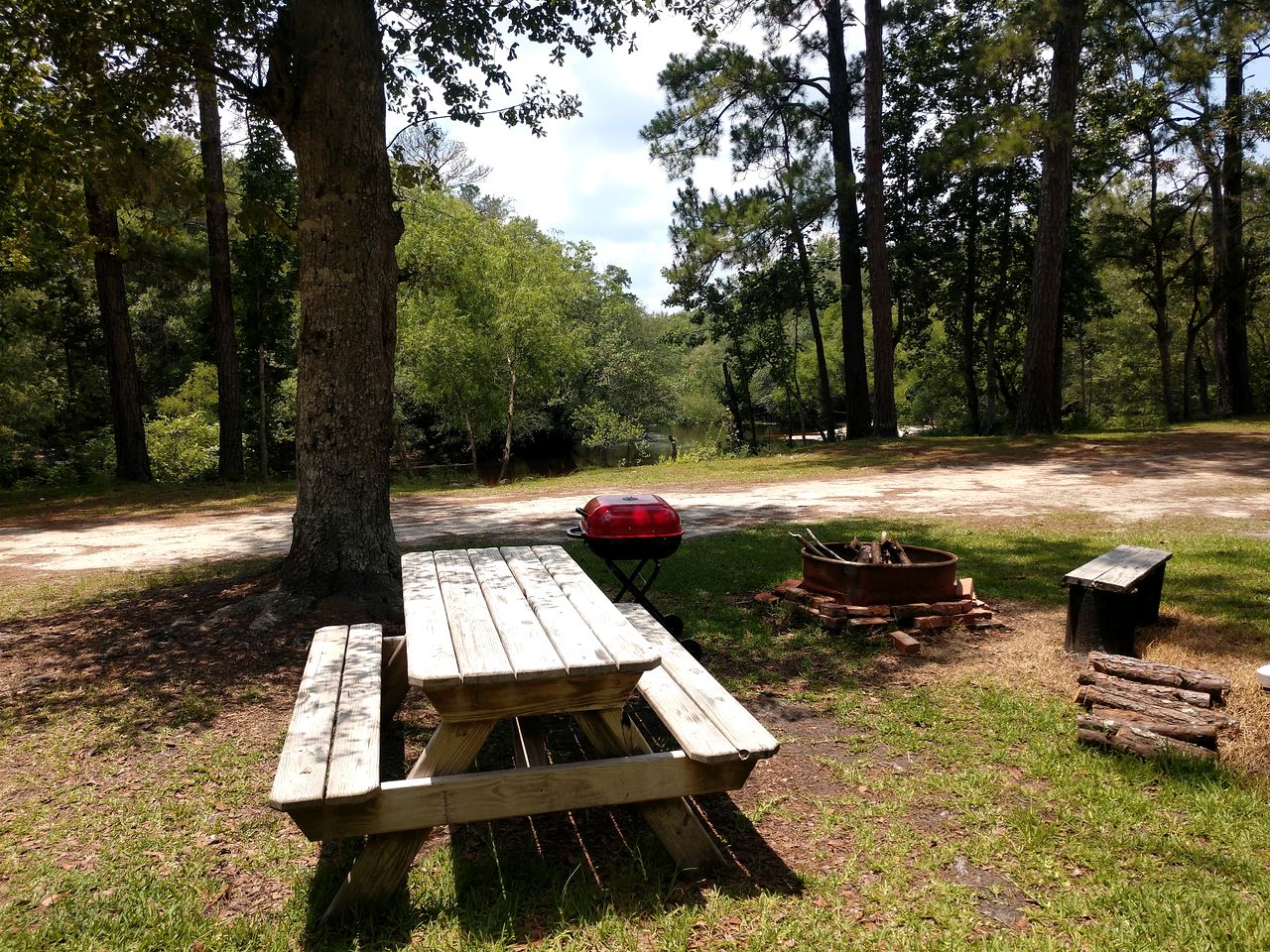Rustic Cabin Rental on the Great Satilla River near Okefenokee Swamp Park, Georgia