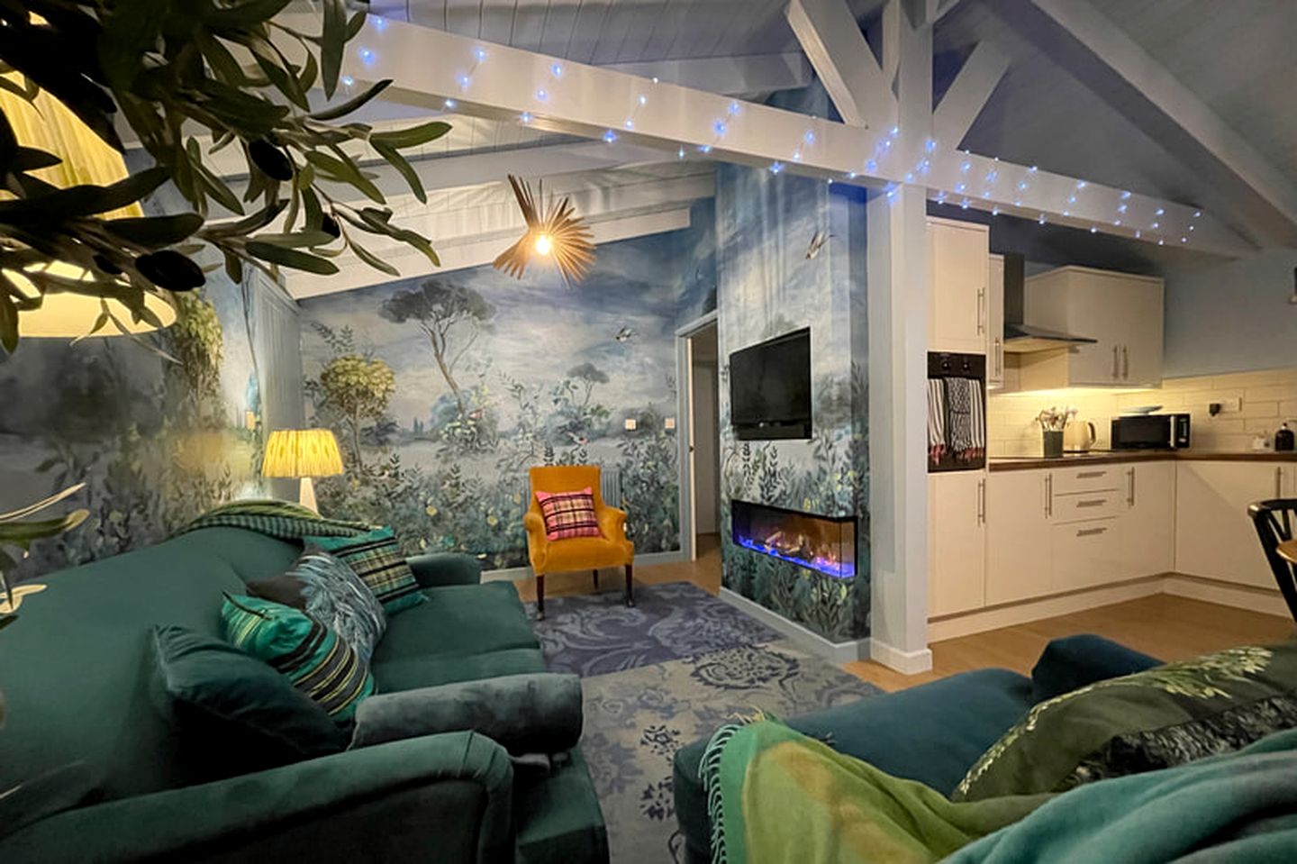 Lovely Cabin Rental with Lake Views in Leicestershire, England