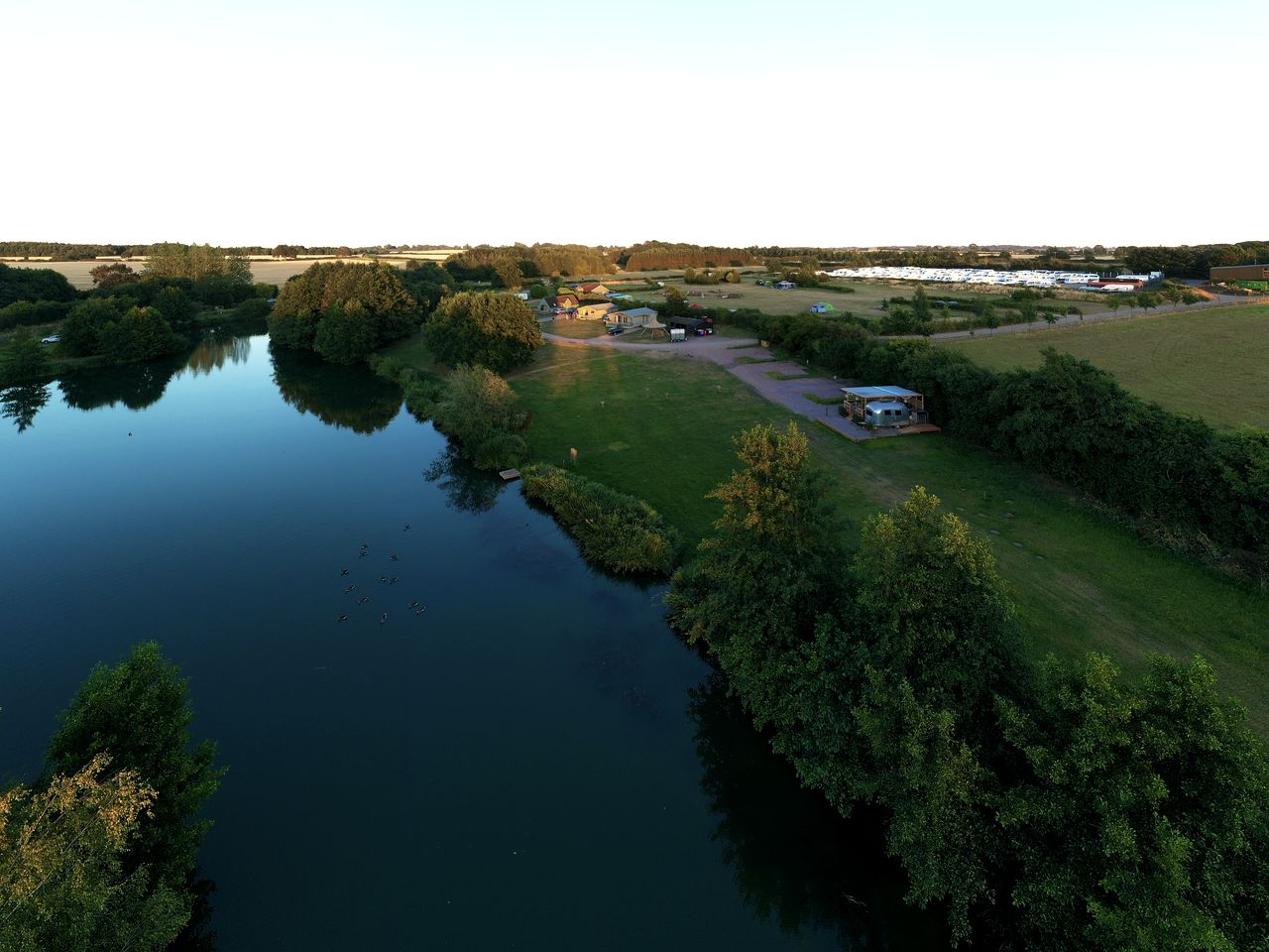 Lovely Cabin Rental with Lake Views in Leicestershire, England