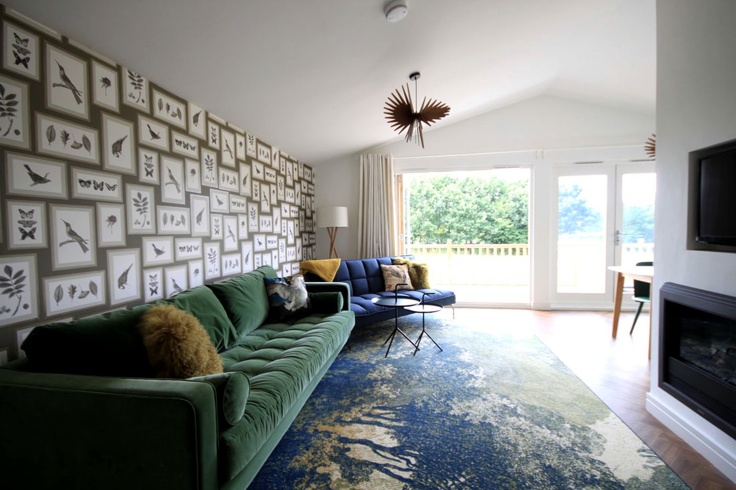 Lovely Cabin Rental with Lake Views in Leicestershire, England