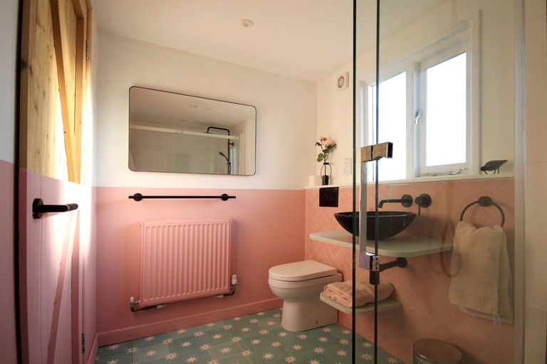 Cabins (United Kingdom, Market Harborough, England)
