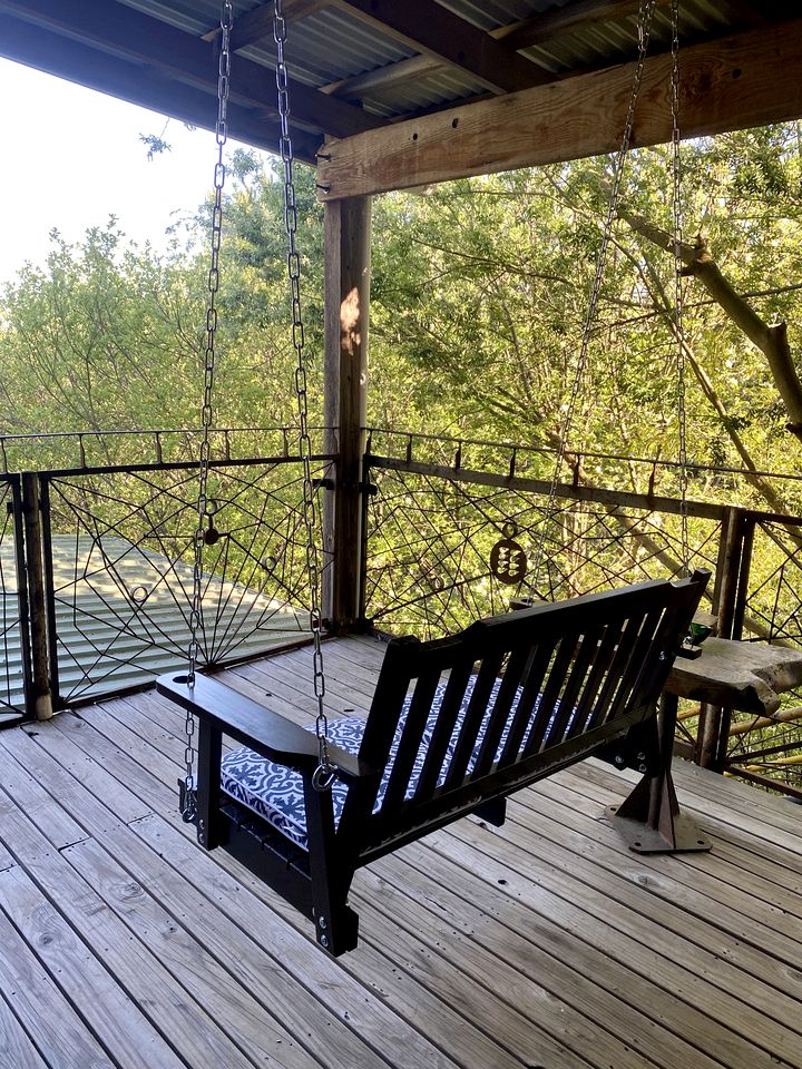 Modern Cabin Rental near Natural Mineral Springs in Daylesford, Victoria