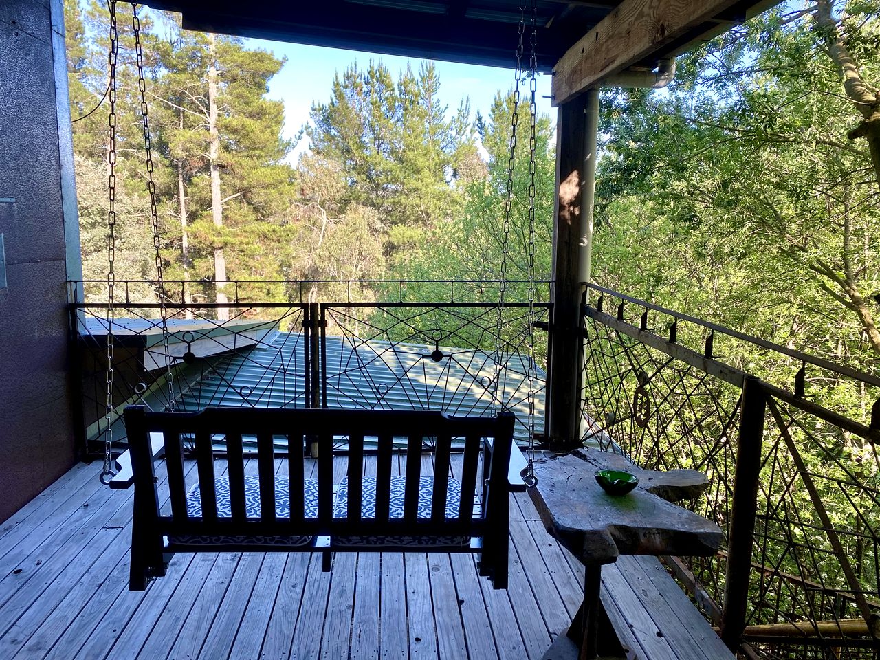 Modern Cabin Rental near Natural Mineral Springs in Daylesford, Victoria