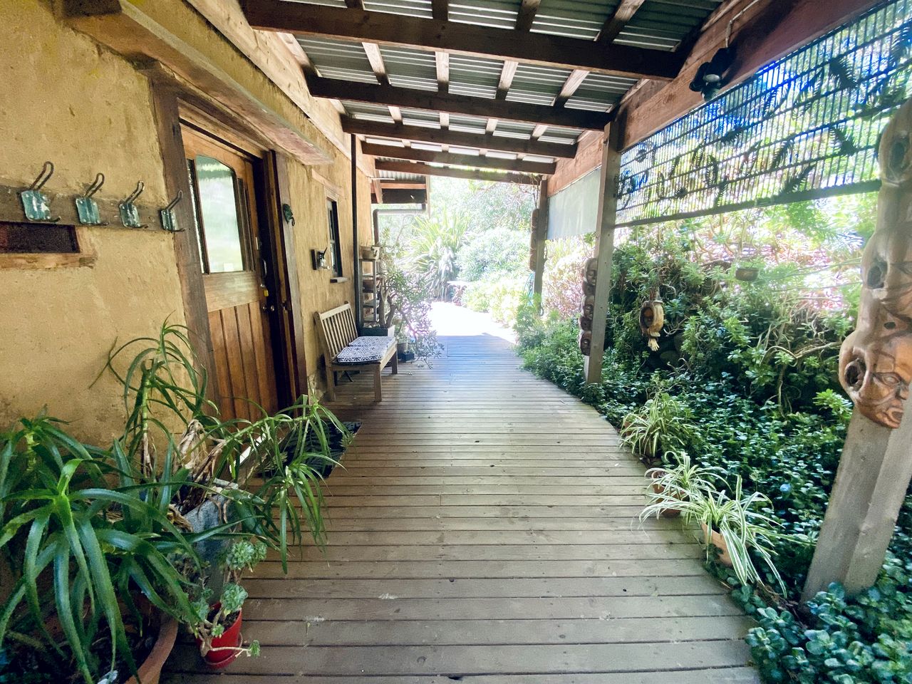 Rustic Cabin Rental Overlooking the Forest near Daylesford, Victoria