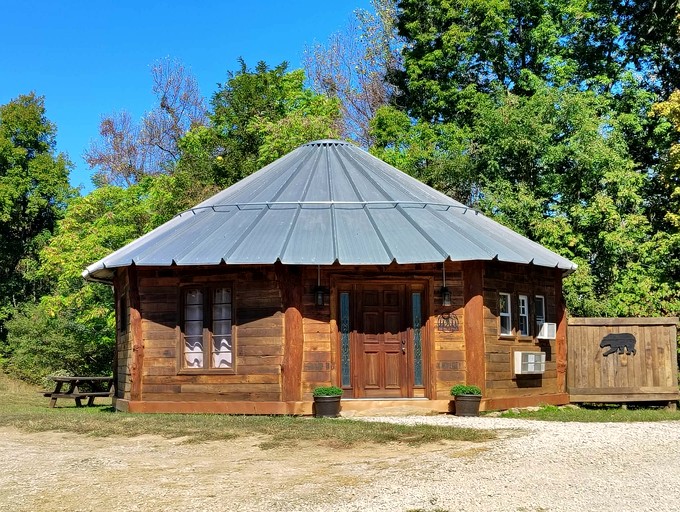Cabins (United States of America, Genoa, West Virginia)