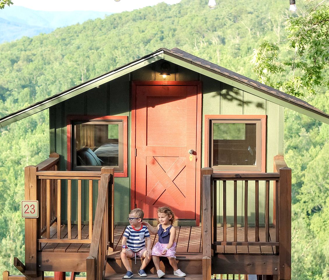 Treetop Cabin for the Ultimate Getaway near Lake Lure in Bostic, North Carolina