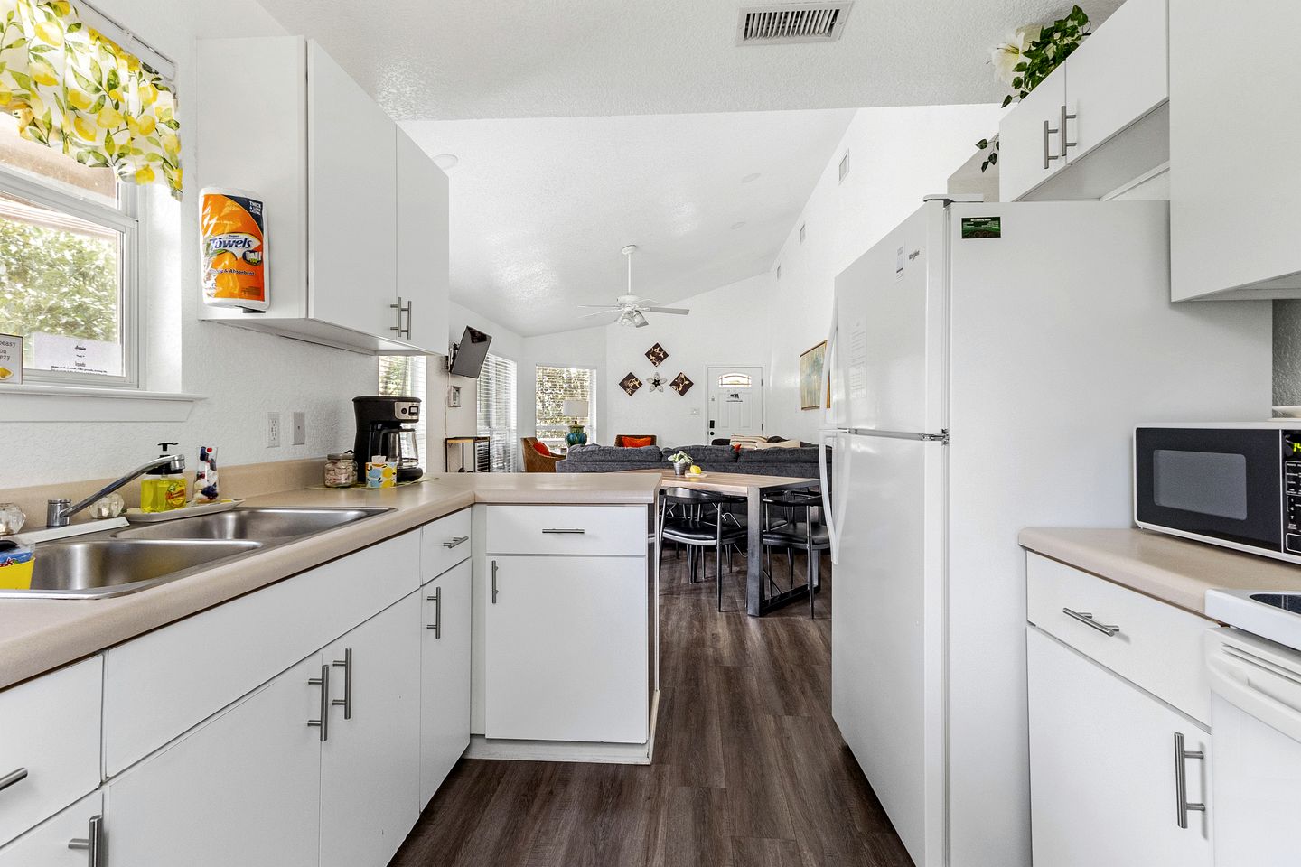 Spacious Cabin Rental Overlooking the Guadalupe River near Austin, Texas