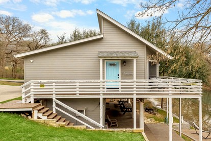 Waterfront Cabin Rental on the Banks of the Guadalupe River near San Antonio, Texas photo 2