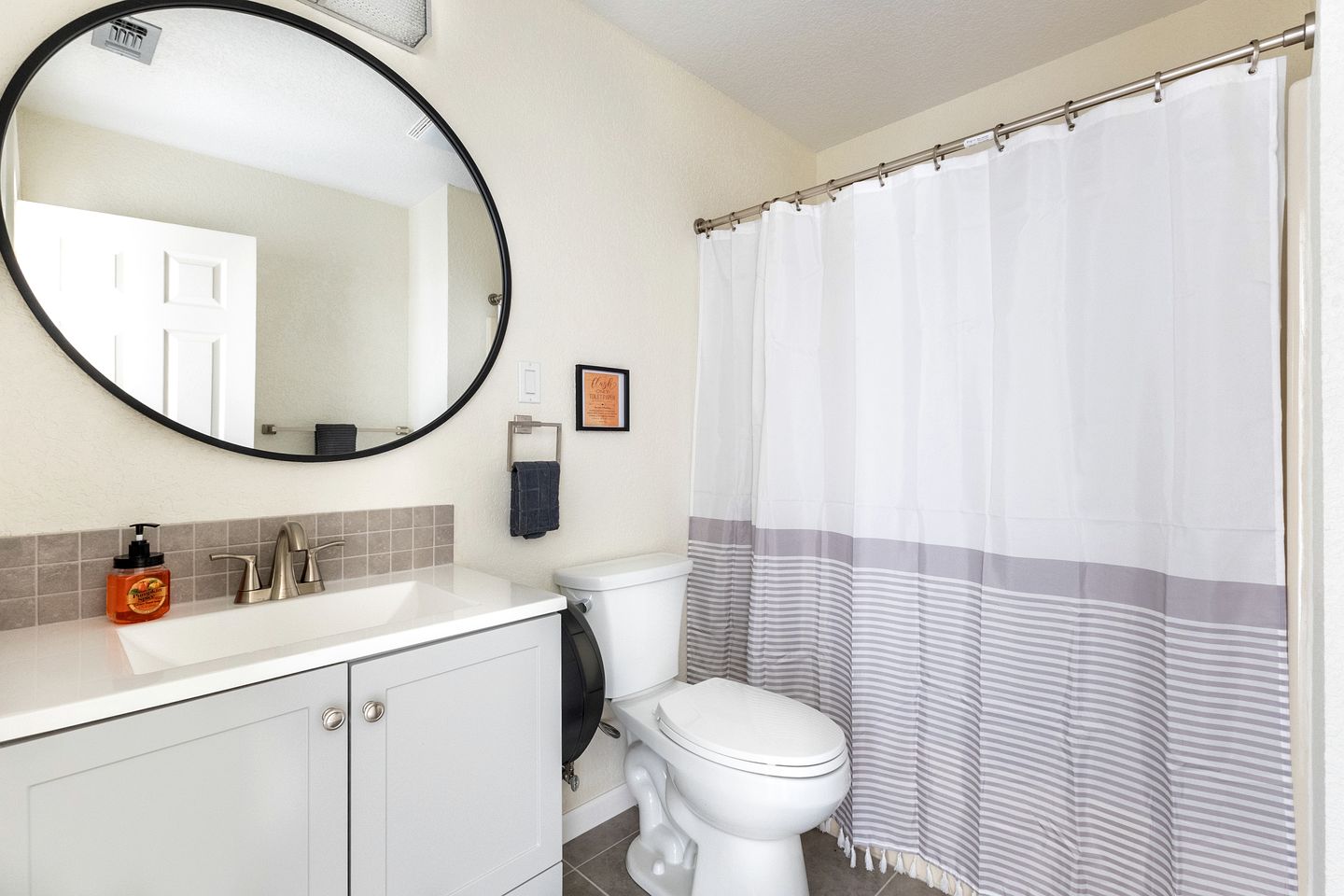 Waterfront Cabin Rental on the Banks of the Guadalupe River near San Antonio, Texas