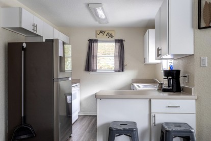 Waterfront Cabin Rental on the Banks of the Guadalupe River near San Antonio, Texas photo 3