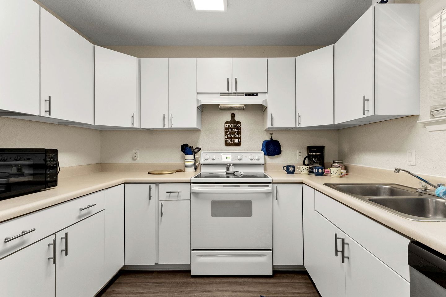 Riverfront Cabin Rental near Canyon Lake in New Braunfels, Texas