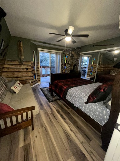 Cabins (United States of America, Big Bear City, California)