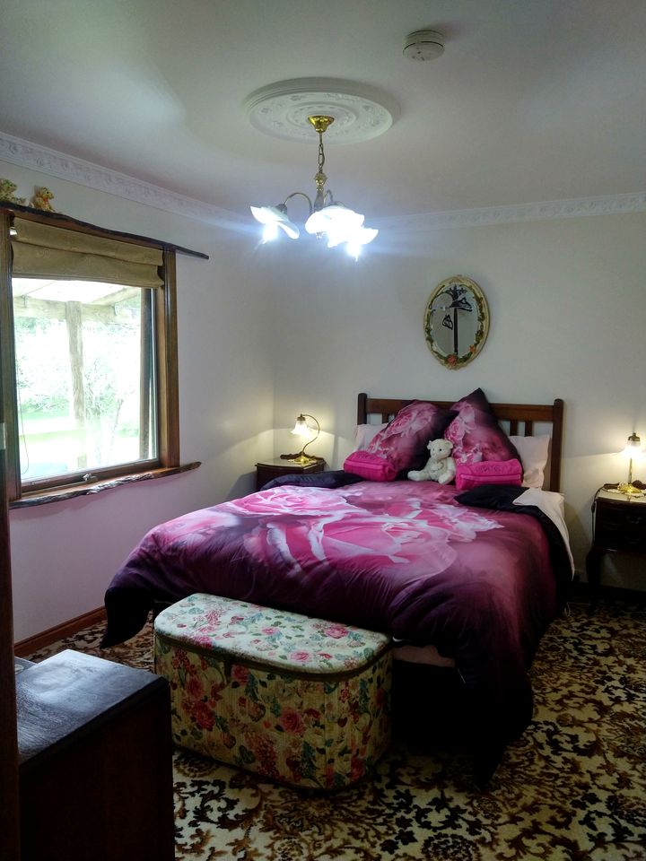 Rustic Cottage Rental on a 63-Acre Property near Mount Gambier, South Australia