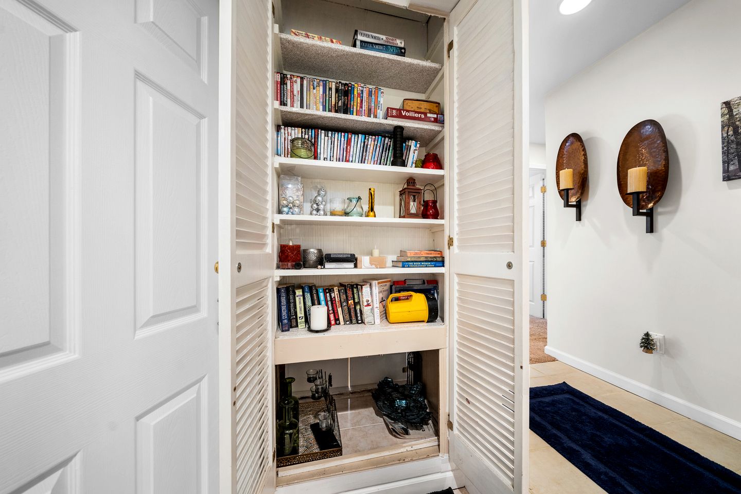 Charming Cabin with a Gorgeous Lawn and Patio in White Lake, Michigan