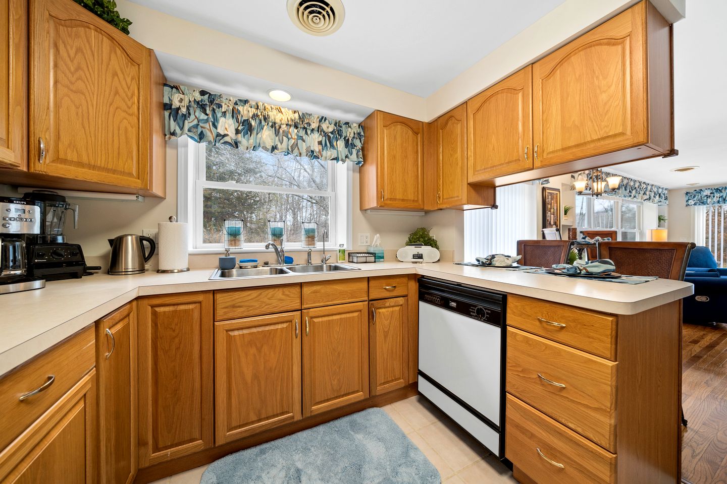 Charming Cabin with a Gorgeous Lawn and Patio in White Lake, Michigan