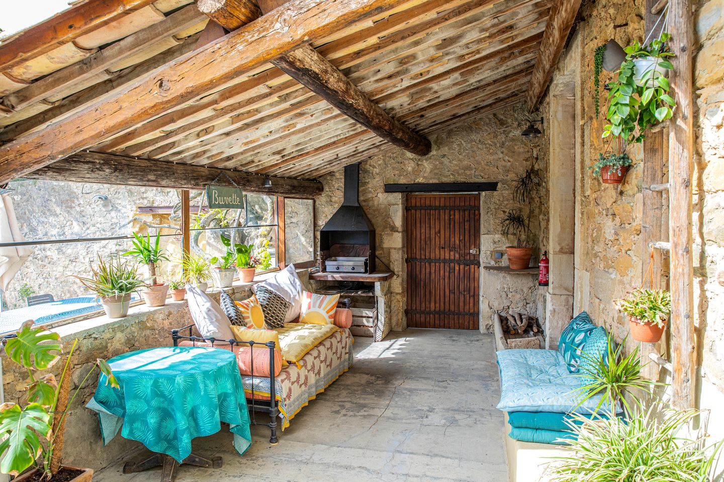 Romantic Yurt for a Weekend Getaway with views of Mont Ventoux in France