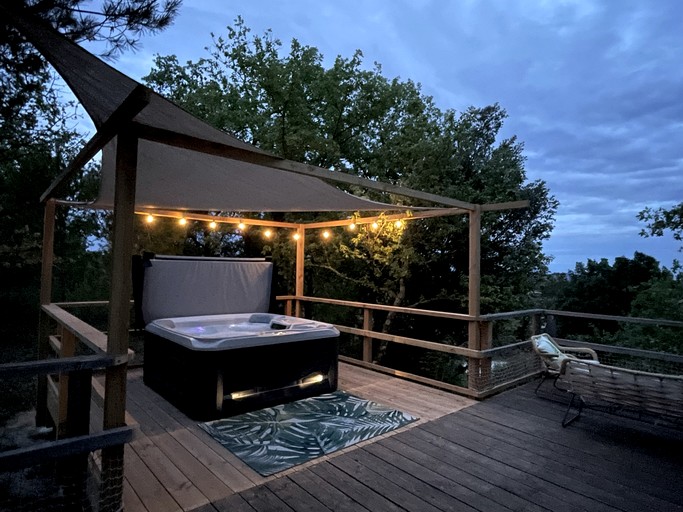 Yurts (France, Saint-Paulet-de-Caisson, Occitanie)