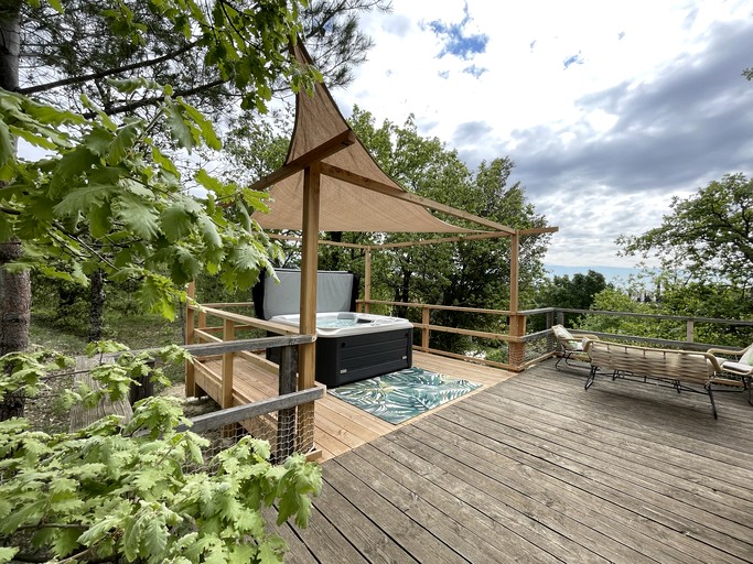 Yurts (France, Saint-Paulet-de-Caisson, Occitanie)