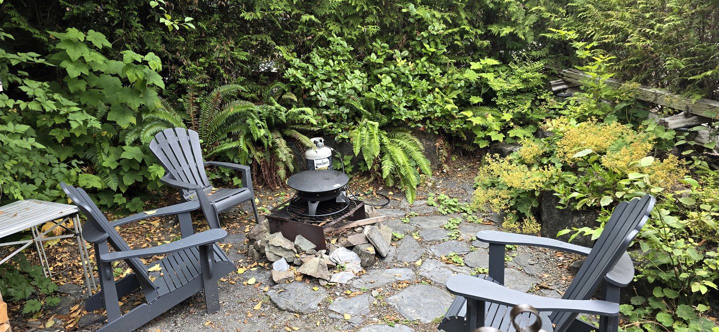 Enchanting Cabin Rental near San Juan Bay in British Columbia