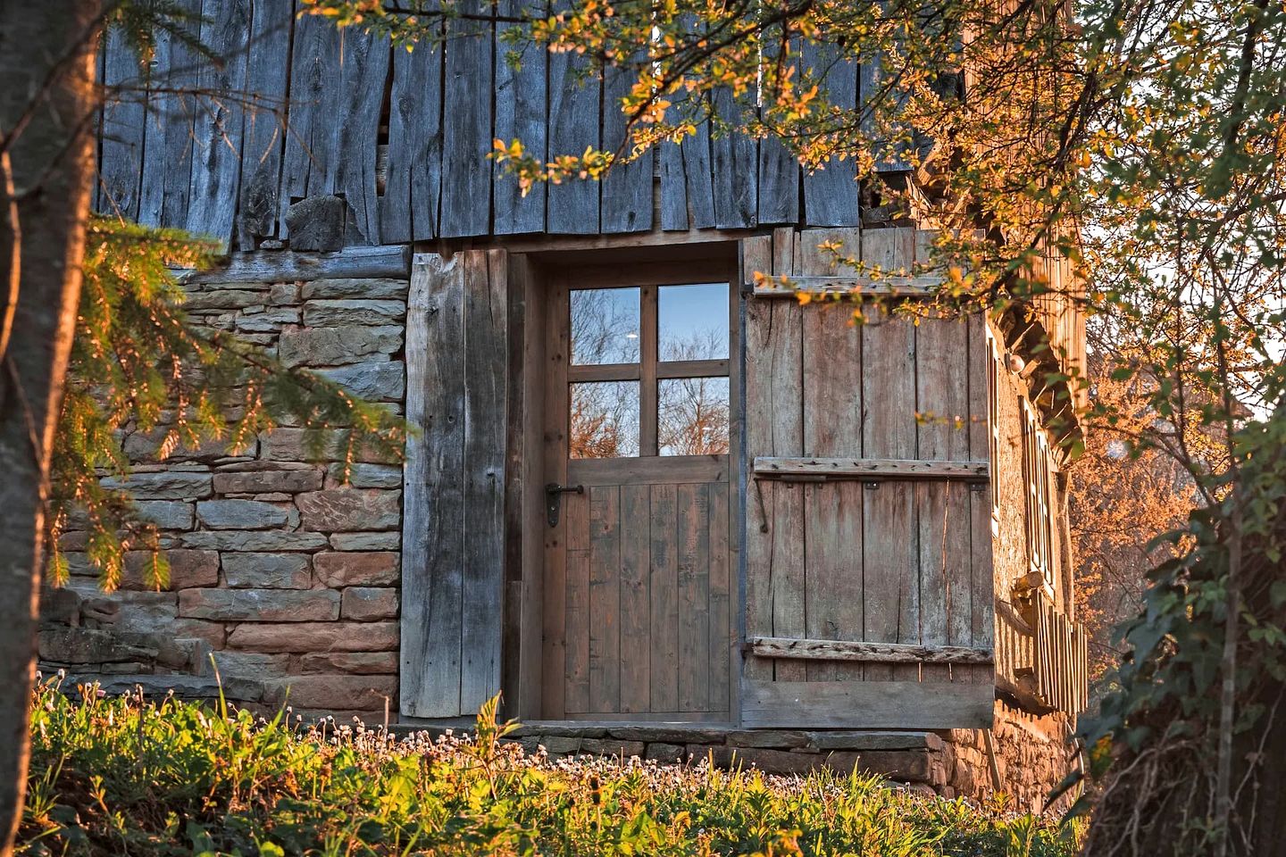 Incredible Cabin Getaway with Indoor and Outdoor Fireplaces in Selishte, Bulgaria