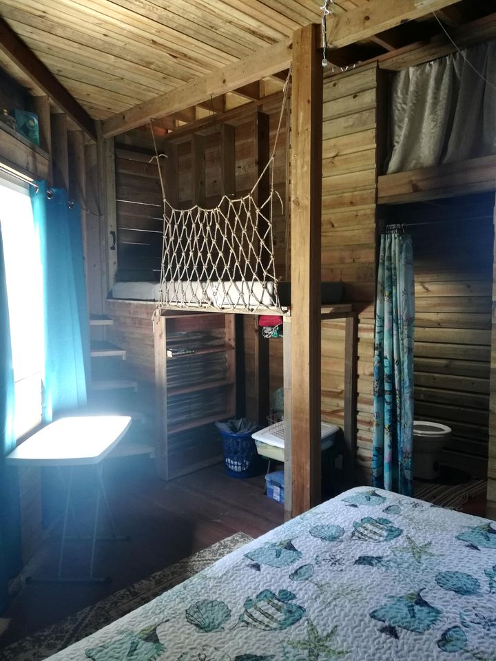 Unique Lodge near Half Moon Bay in Coxen Hole, Bay Islands, Honduras