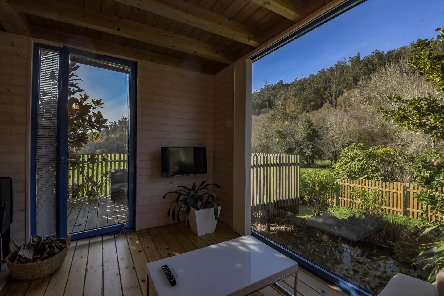 Unique Glamping Cabin with Jacuzzi in Outes near Santiago de Compostela, Galicia