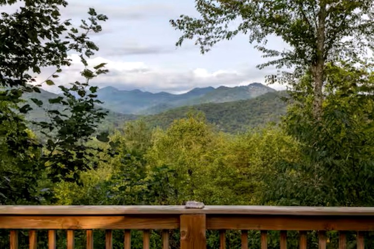 Yurts (United States of America, Cullowhee, North Carolina)