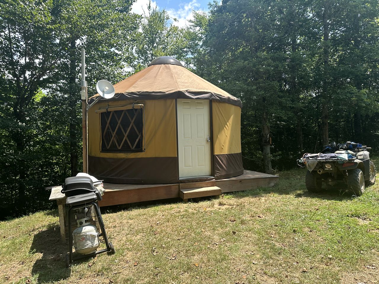 Charming Yurt Getaway on the Edge of the Nantahala Forest, North Carolina