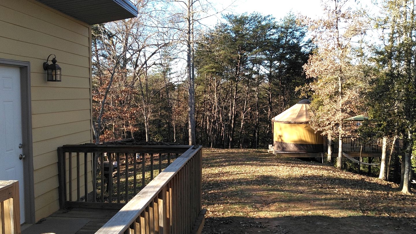 Charming Yurt Getaway on the Edge of the Nantahala Forest, North Carolina