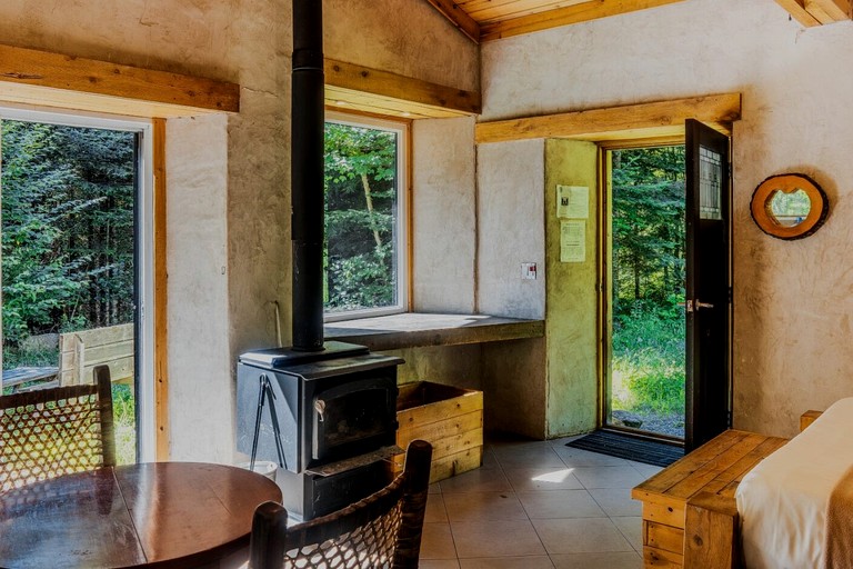 Huts (Canada, Harrington, Quebec)