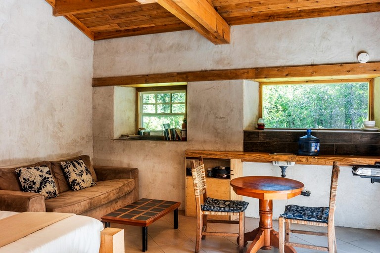 Huts (Canada, Harrington, Quebec)