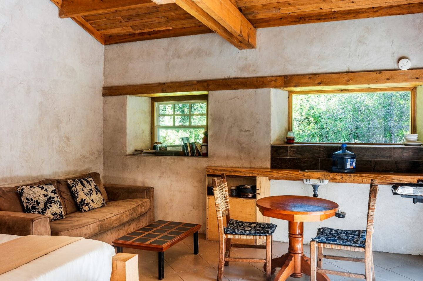 Cozy Handcrafted Hut for a Romantic Getaway near Montreal in Harrington, Quebec