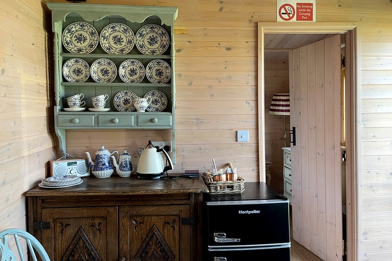 Cabins (United Kingdom, Market Harborough, England)