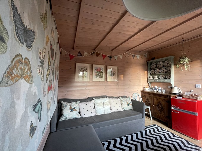 Cabins (United Kingdom, Market Harborough, England)