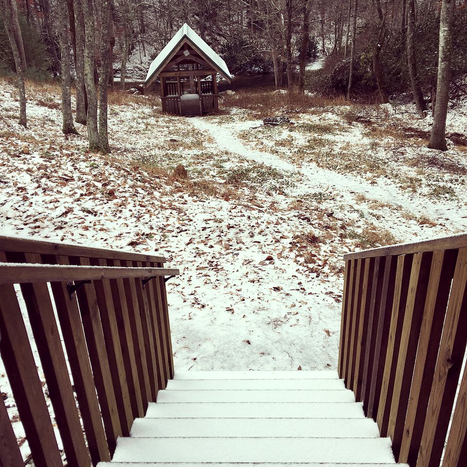 Rustic Cozy Cabin on the Little River in Sparta, North Carolina