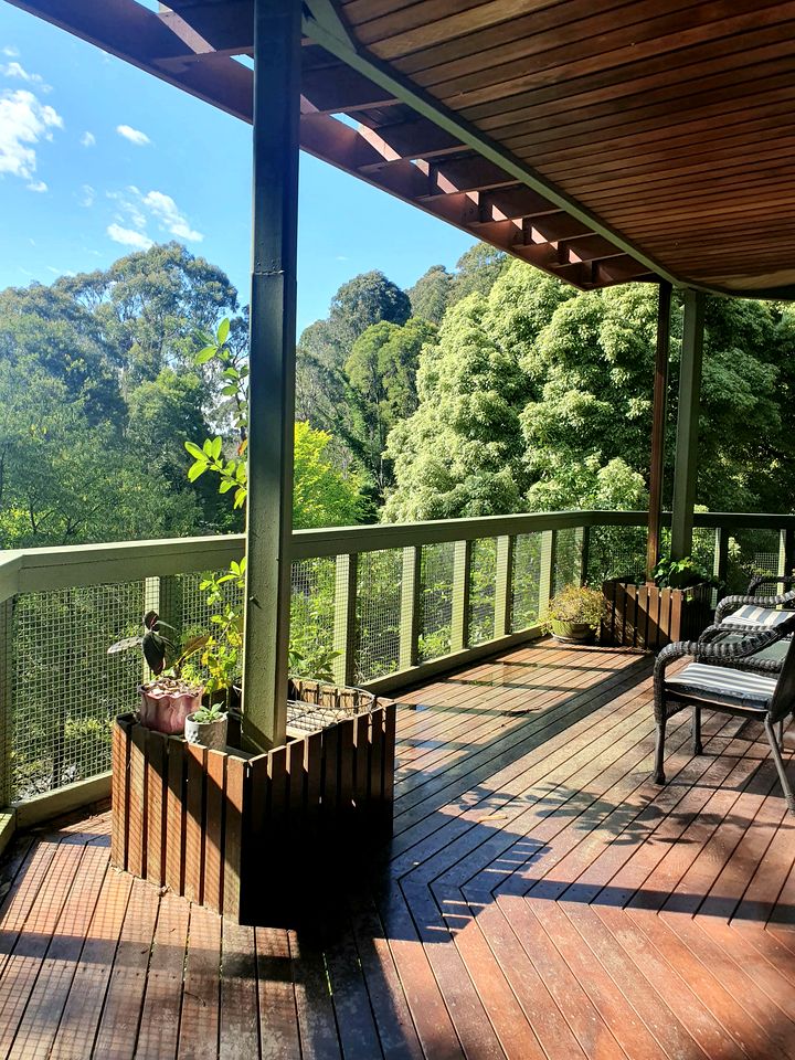Gorgeous Octagonal Tree House Rental for a Unique Dandenong Ranges Accommodation near Melbourne
