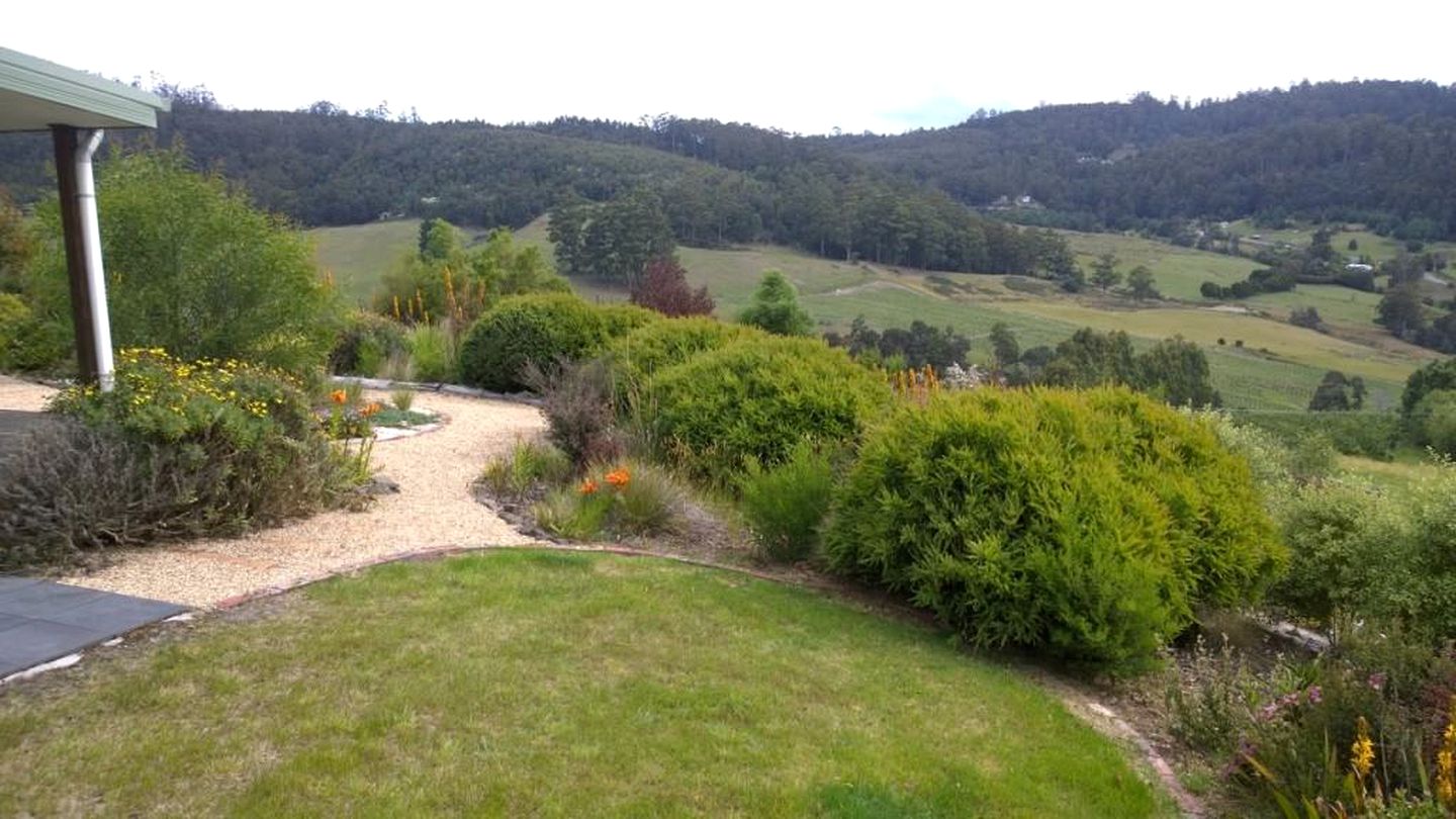 Luxury Huon Valley Accommodation with Sweeping Views for a Romantic Getaway in Tasmania