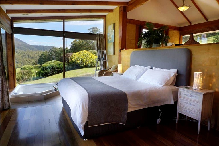 Cabins (Glendevie, Australia)