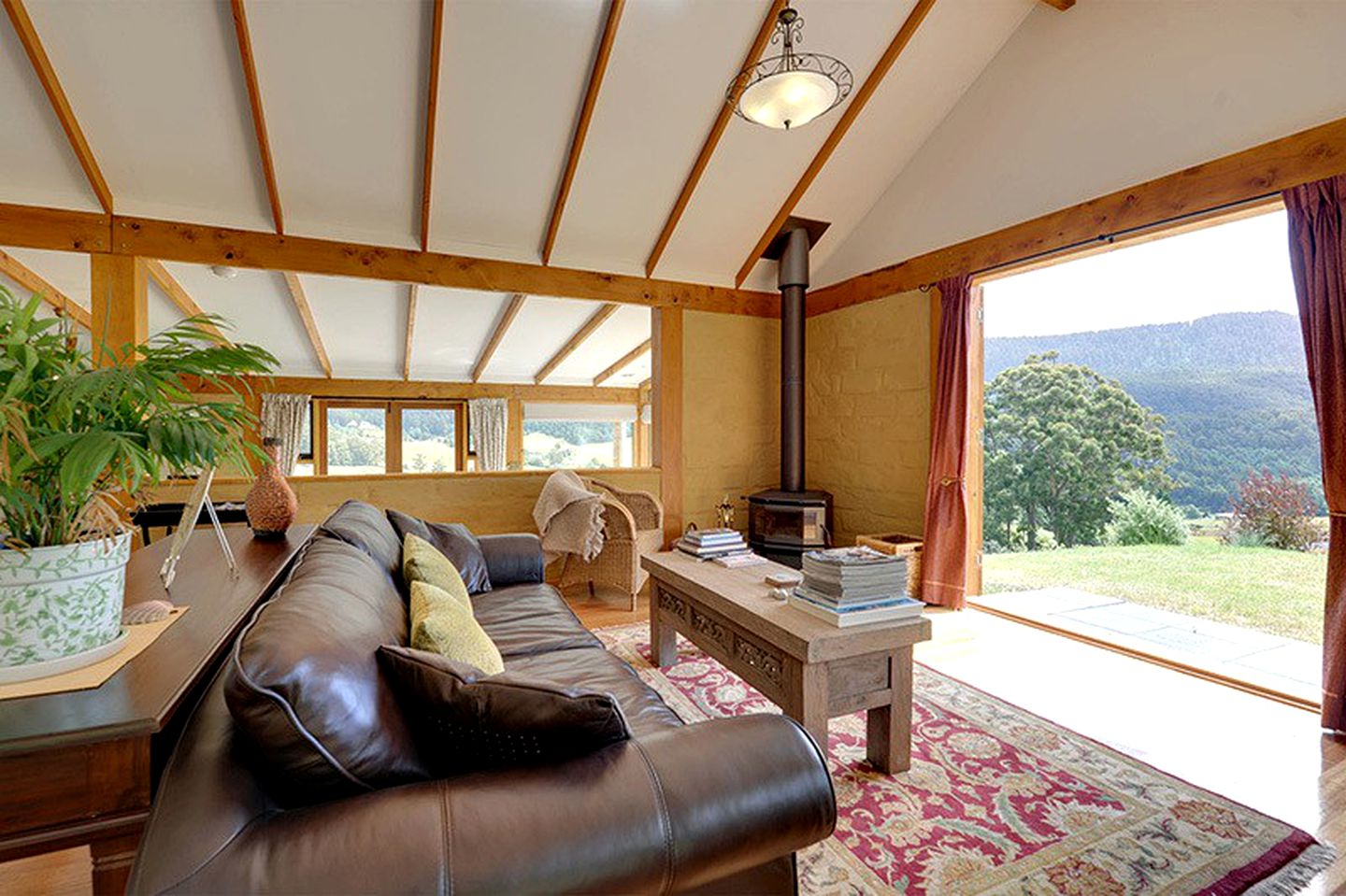 Luxury Huon Valley Accommodation with Sweeping Views for a Romantic Getaway in Tasmania