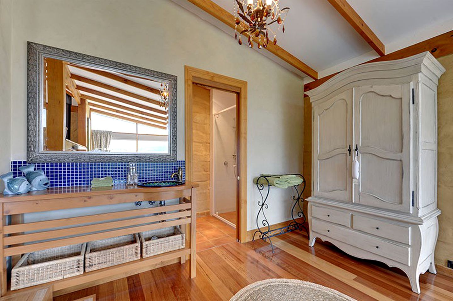 Luxury Huon Valley Accommodation with Sweeping Views for a Romantic Getaway in Tasmania