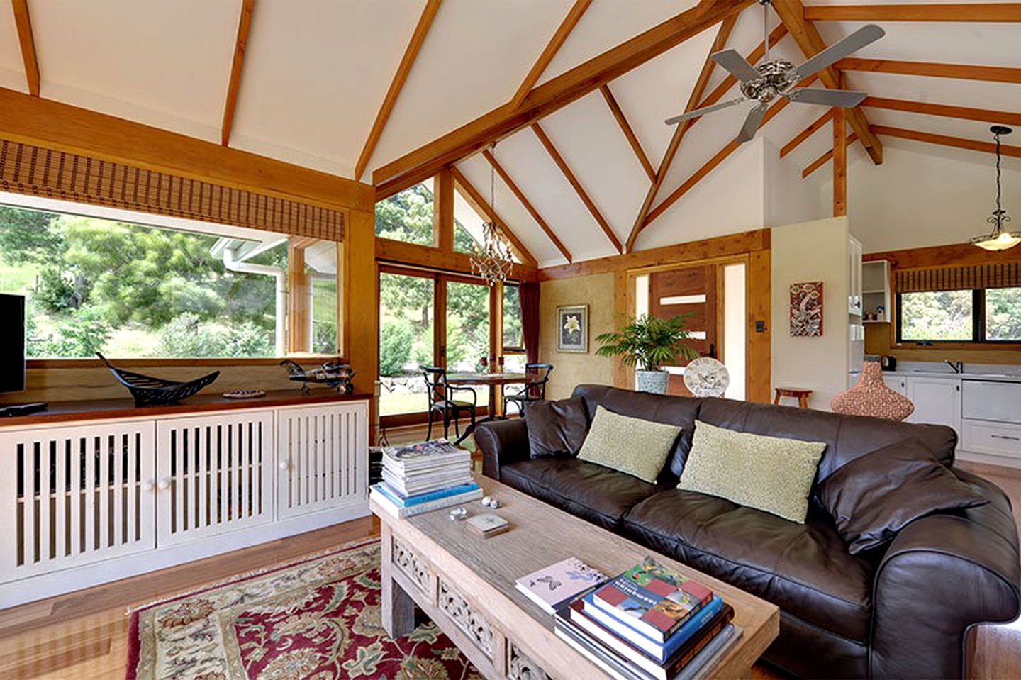 Luxury Huon Valley Accommodation with Sweeping Views for a Romantic Getaway in Tasmania