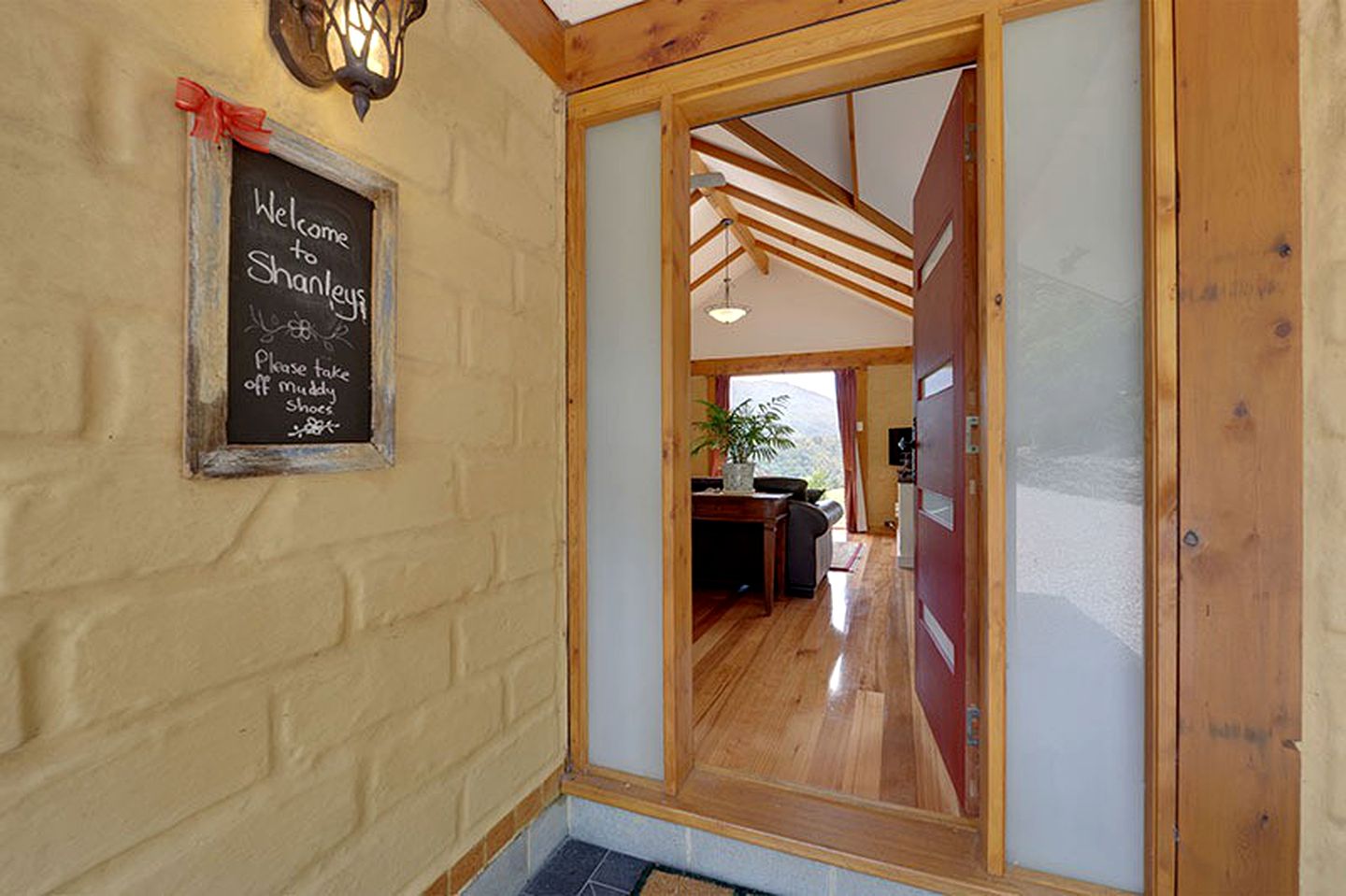 Luxury Huon Valley Accommodation with Sweeping Views for a Romantic Getaway in Tasmania