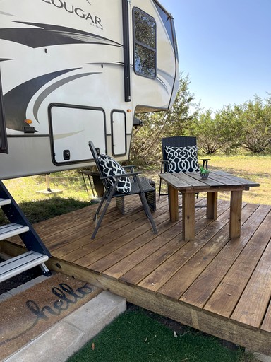 Caravans (United States of America, Dripping Springs, Texas)