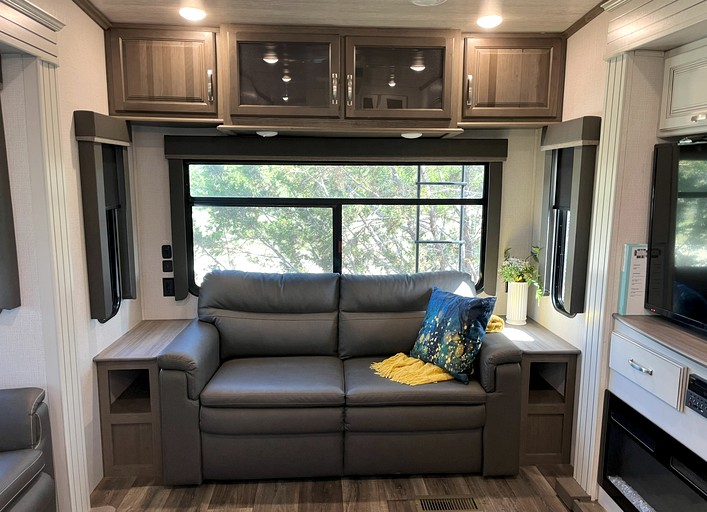 Caravans (United States of America, Dripping Springs, Texas)