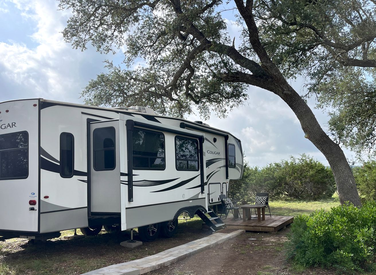 Caravans (United States of America, Dripping Springs, Texas)