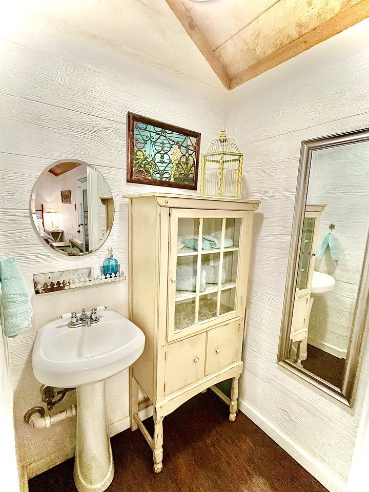 Charming Texas Hill Country Cottage near Austin for Romantic Getaways in Texas