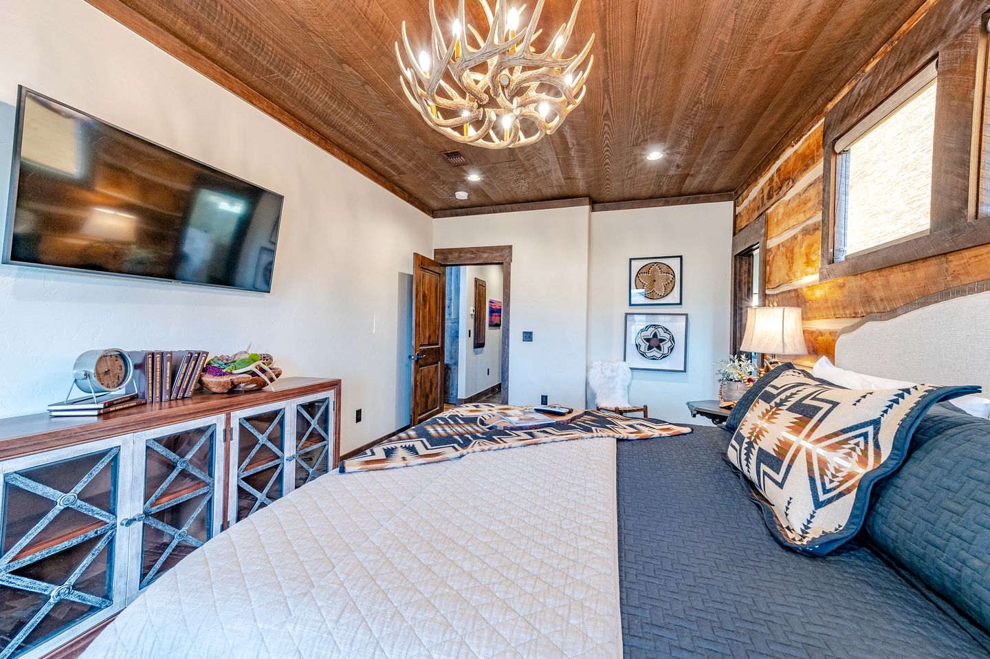 Fully-Equipped Cabin with Breathtaking Mountain Views in Broken Bow, Oklahoma