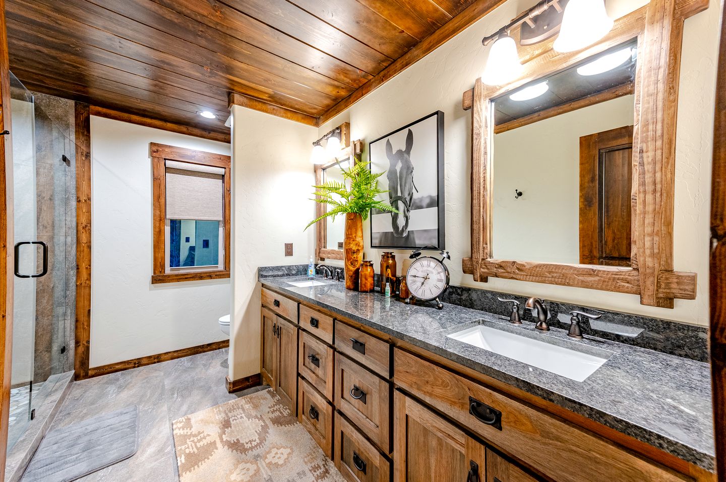 Fully-Equipped Cabin with Breathtaking Mountain Views in Broken Bow, Oklahoma