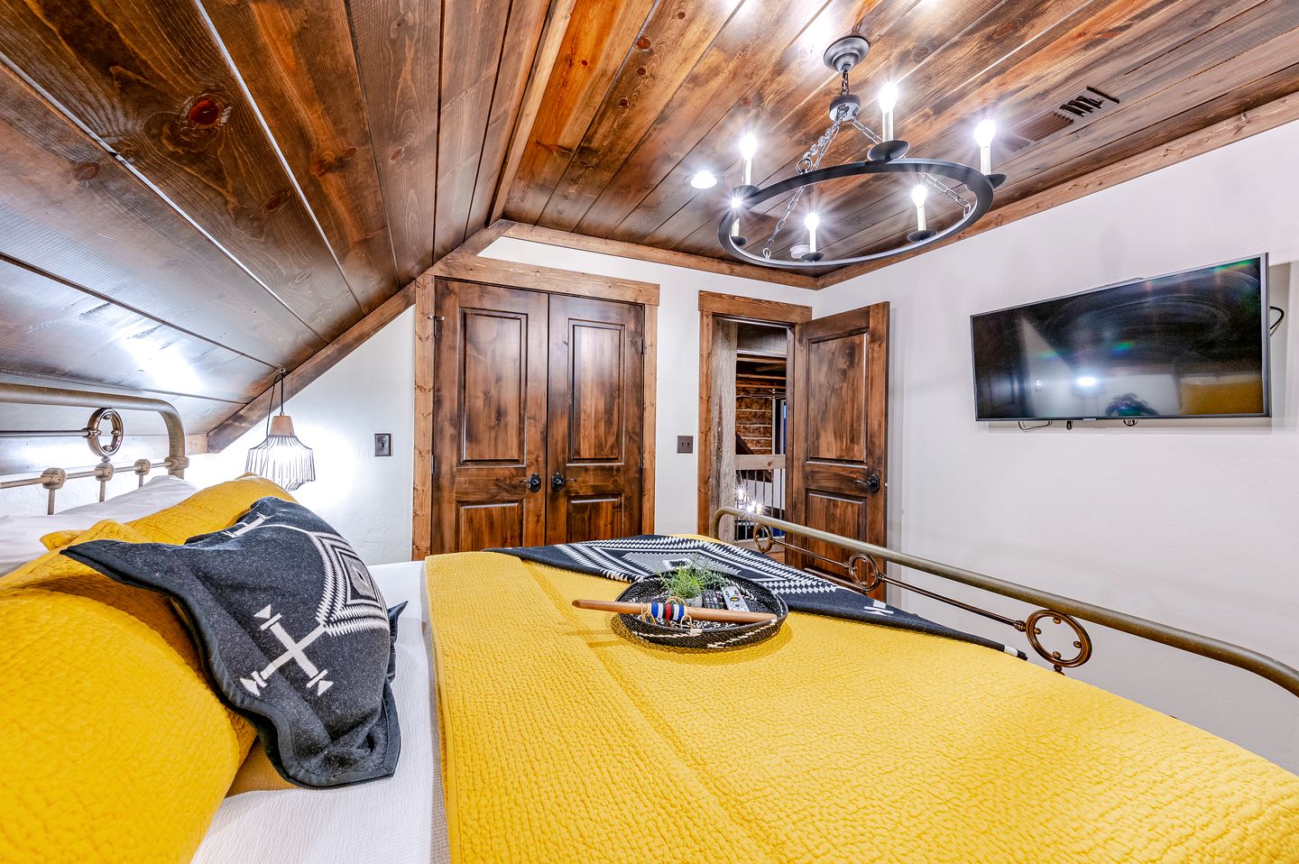 Fully-Equipped Cabin with Breathtaking Mountain Views in Broken Bow, Oklahoma
